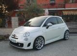 Paraurti ant e post Abarth con relativo logo, fendinebbia, minigonne e spoiler post sempre Abarth